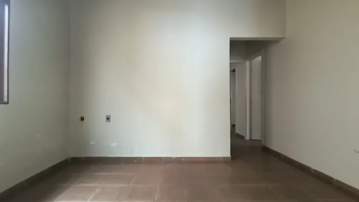 Casa de 3 quartos suíte, confortável, para fins comercial ou residencial. St. Coimbra, Go