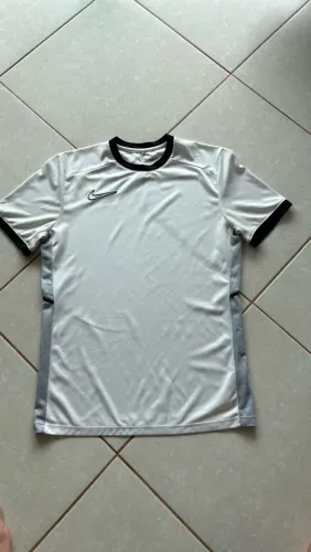 Camiseta Nike dry fit 2025