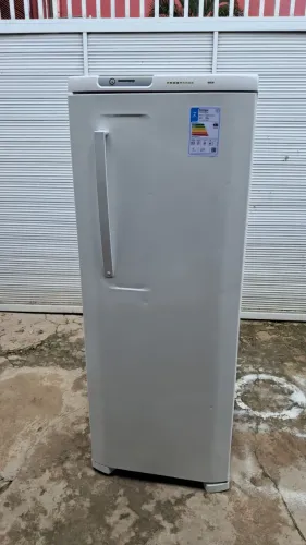 Geladeira uma porta frosfree em ótimo estado 