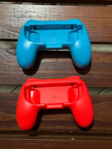 Lote 2 Suportes Grip para controle de Switch (Mario kart, envio e pagamento olx pay)