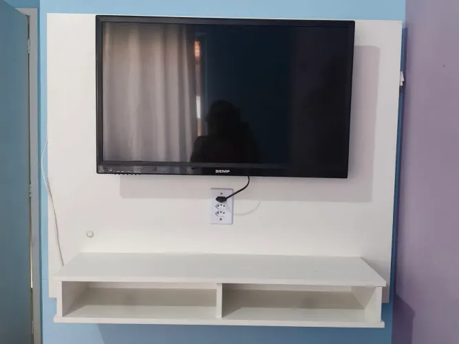 Painel de tv com luz led todo em mdf. 