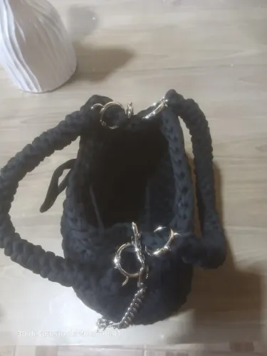 Bolsa Feminina de Crochê em Fio de Malha Preta com Alça de Corrente - Nova