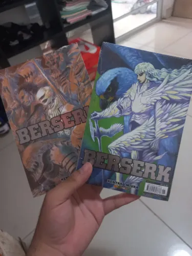 Vendo mangá Berserk lacrado