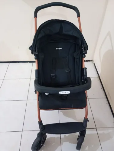 Vende --se um carinho de bebê unissex 