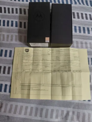 Motorola Razr 40 outra usado poucas vezes com todos acessórios originais.