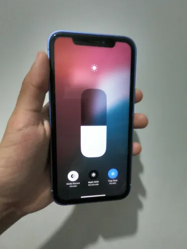 iPhone XR na carcaça do 16