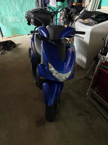 Yamaha Fluo 125 Automática - 23 mil km + Baú - Financiada