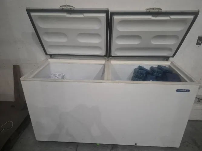 Vendo freezer vertical duas portas