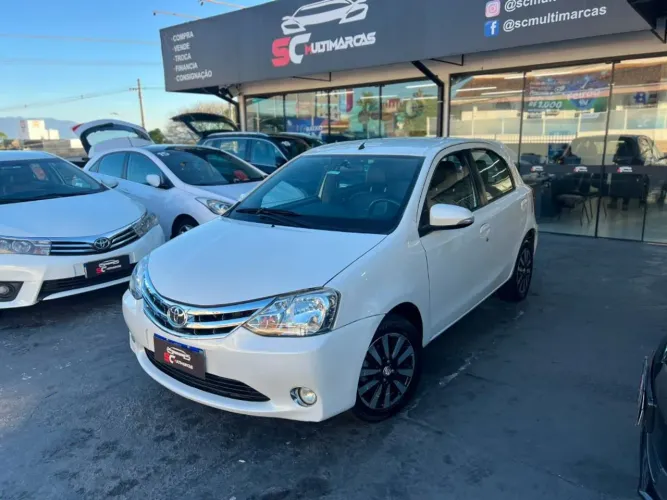 Toyota Etios Platinum 1.5 Flex 16V 5P Mec. 2015