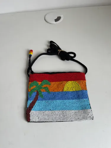Mini bolsa miçanga bordada a mão nova