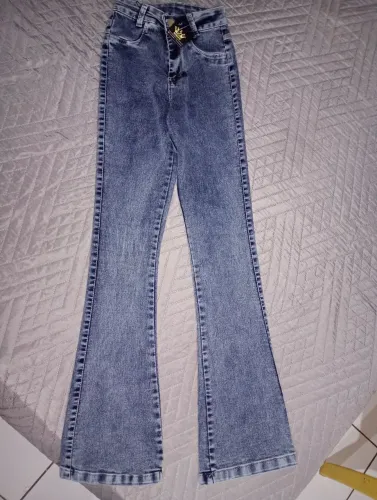 Calça jeans flare ou boca de sino