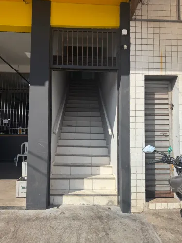 Alugo piso superior em área comercial de 350m2 em ótima localização.