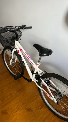 Bicicleta Fantasy Mormaii Aro 24 com Cesta Freio V-Brake 21 Velocidades Branco