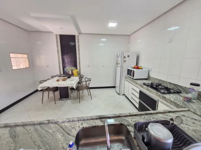 Vendo casa no Santa Lúcia 2 com energia fotovoltaica