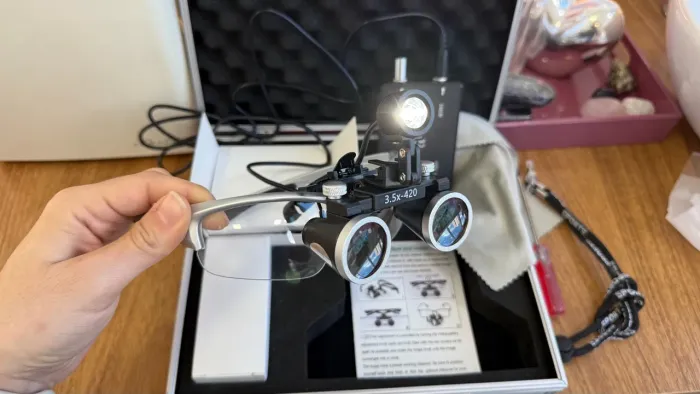 Lupa de 3.5x com fotóforo de led e maleta