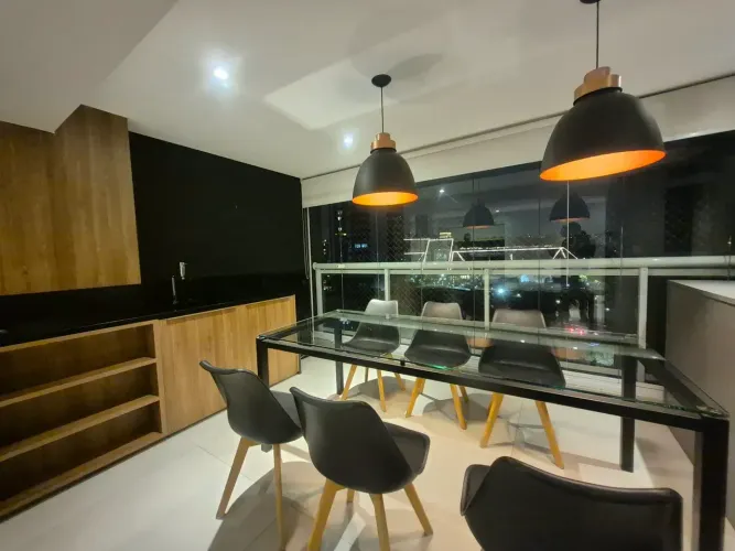 Belíssimo Apartamento com 85 metros, 2 Dormitórios (1suíte) Varanda integrada, 2 vagas em 