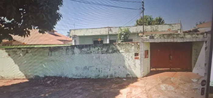 Casa na Cidade Jardim, próximo ao Bar LOCAL.