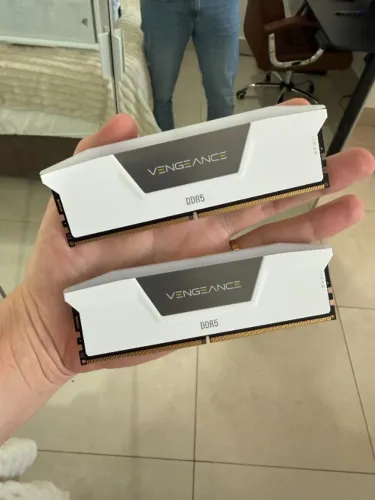 Memoria DDR5 32gb(2x16gb) 6000mhz, Corsair Vengeance, Rgb
