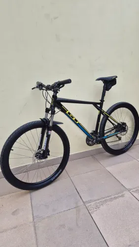 Bicicleta Mountain Bike GT Avalanche 27.5