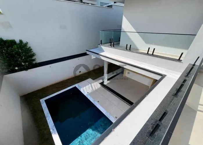 Casa em Condomínio em Votorantim-SP: 3 Quartos, 3 Suítes, 2 Salas, 5 Banheiros, 4 Vagas -