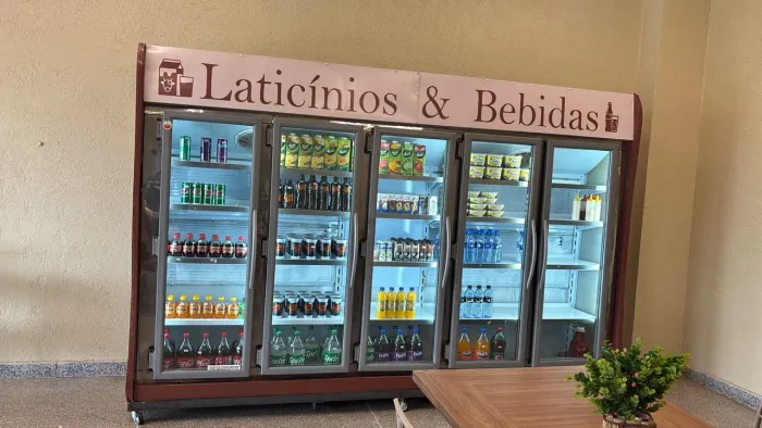 VENDE-SE GELADEIRA EXPOSITORA DE BEBIDAS 14 MIL