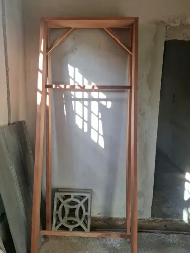 Vendo 2 aduelas de madeira para portas tamanho padrão - NOVAS