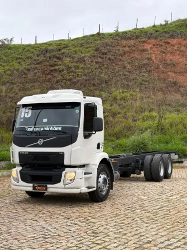 CAMINHÃO VM 270 CHASSI