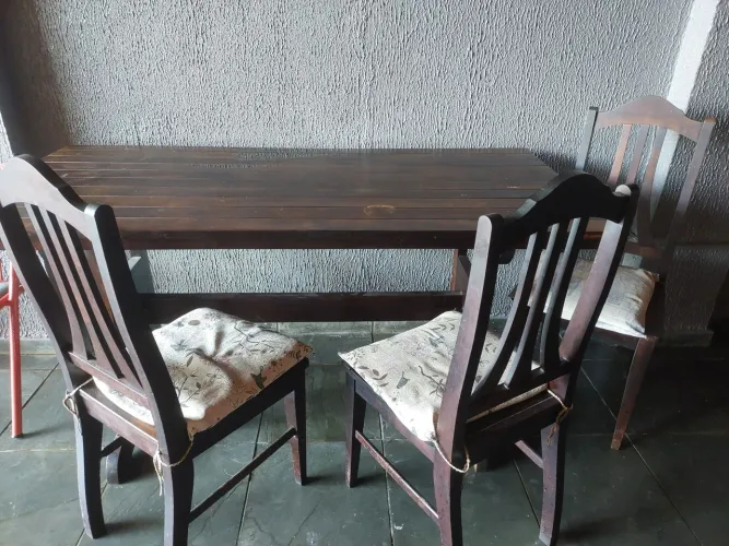 Mesa de madeira  -  Taubaté 