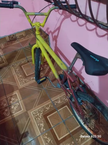 Bicicleta com avarias