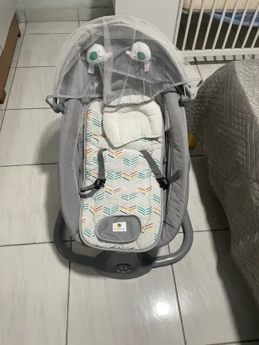 Cadeirinha de balanço bivolt com Bluetooth