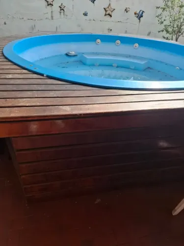 Piscina (com deck e bomba)