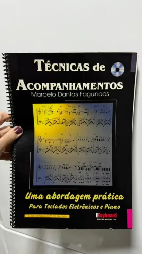 Livro "Técnicas de Acompanhamentos" teclado e piano