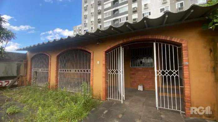 Casa comercial para locação no Bairro São João!