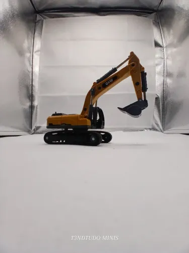 Miniatura de escavadeira