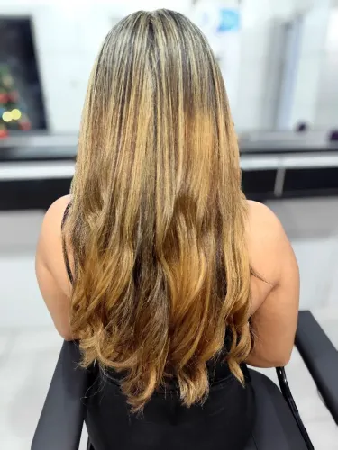 Morena iluminada mechas