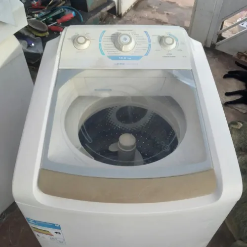 Máquina Electrolux cesto de inox.