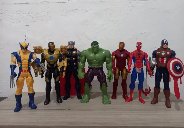 Avengers Assemble 30cm - marca Hasbro - edição Luxo originais colecionáveis 