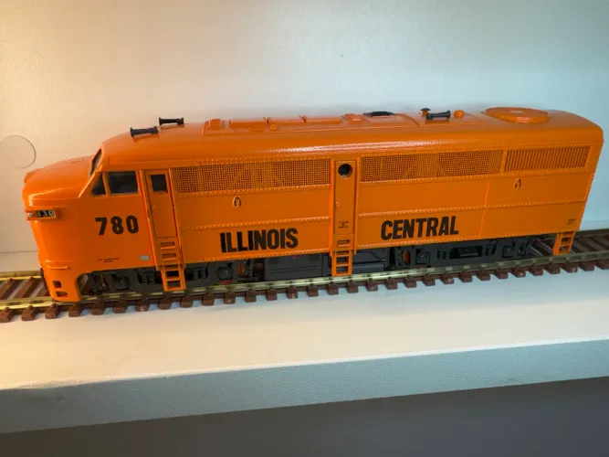 Locomotiva FA1 FRATESCHI CUSTOMIZADA ILLINOIS CENTRAL BITENCOM
