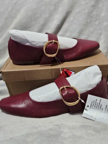 Sapatilha Vermelha Couro Tira Fivela Vermelho