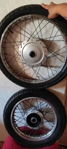 Par de pneus original Biz 110i