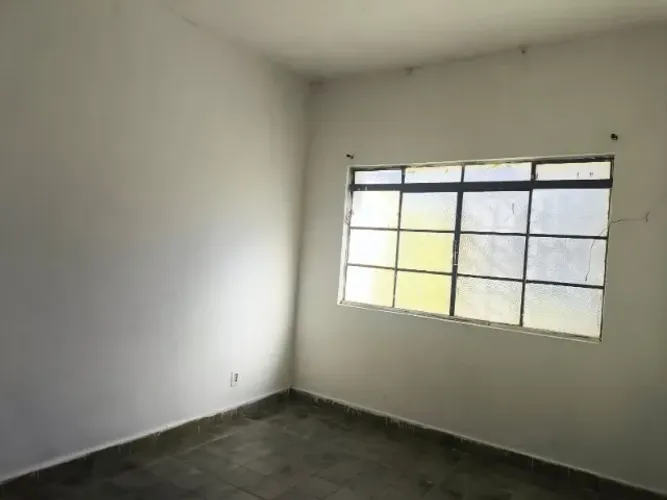 Alugo casa Aeroporto com 3 quarto mais informações com Priscila *