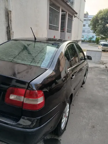 Volkswagen Polo Sedan 1.6 MI 101cv 8V 4P 2005