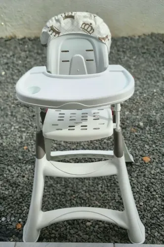 Vendo Airfryer e cadeirinha para criança por 400,00.