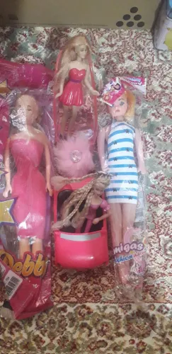 Kit 2 Mini barbie, carrinho Mcdonald,sapatinho porta celular