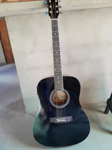 Vendo violão semi novo da Vogaa elétrico