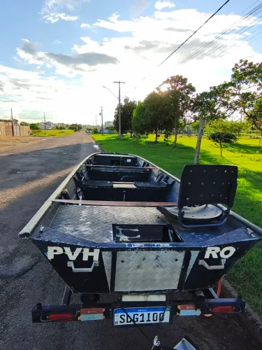 Conjunto barco 5,50m carretinha e motor Mercury 15 super