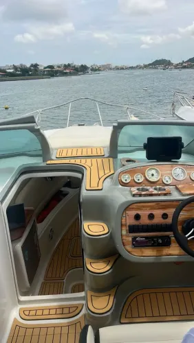 Lancha coral 29 pés com deck estendido para 31, cabinada, motor diesel.
