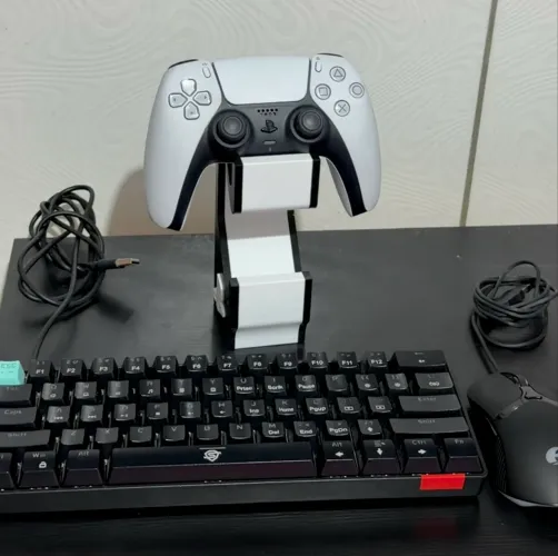 Vende-se controle PS5 + Teclado mecânico e mouse gamer.
