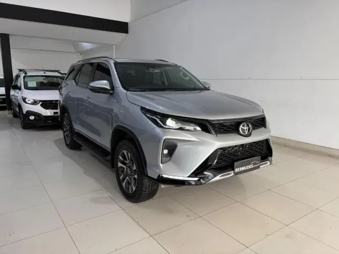 Toyota Hilux SW4 SRX Plat. 4X4 2.8 TB Die. Aut. 2025