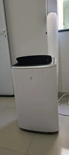 Ar- condicionado portátil Eletrolux 12.000 BTUS com wi-fi branco